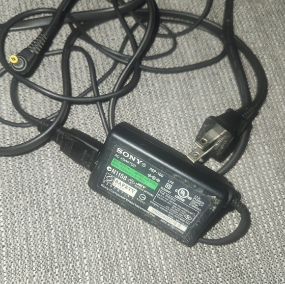ORIGINAL SONY PSP 100 CHARGER - Picture 2 of 3